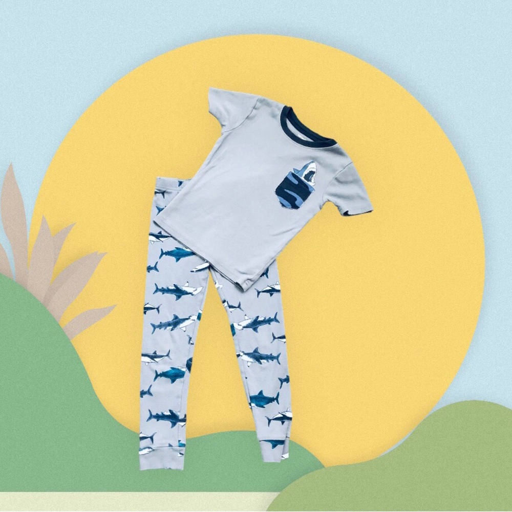 Carter’s Shark Pajamas 🦈 Size 6